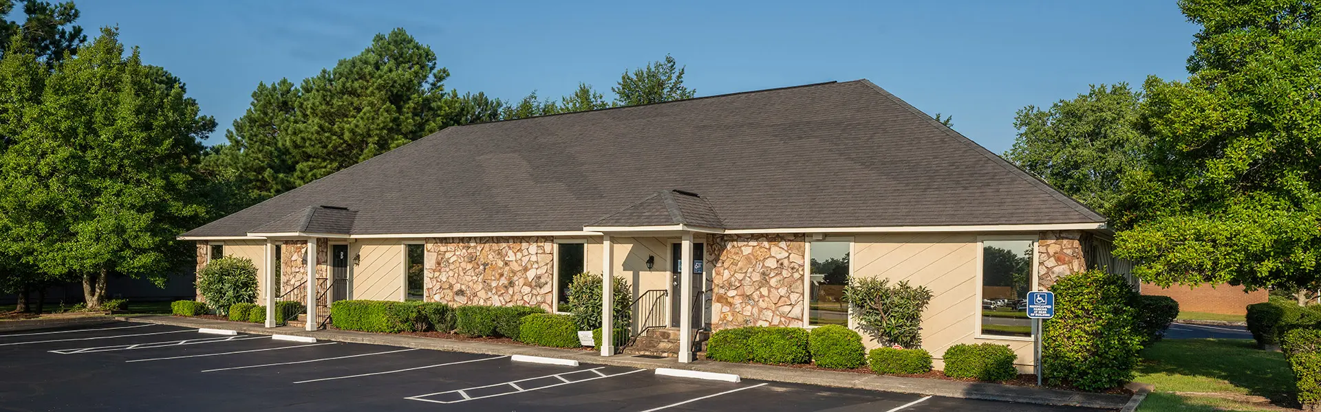 Image of the dental office exterior.